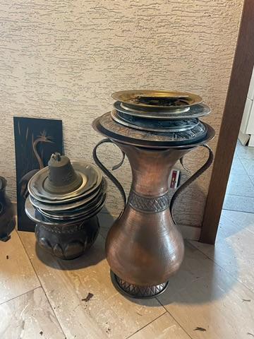 Sammlung verschiedener Zinngegenstände und Gefäße