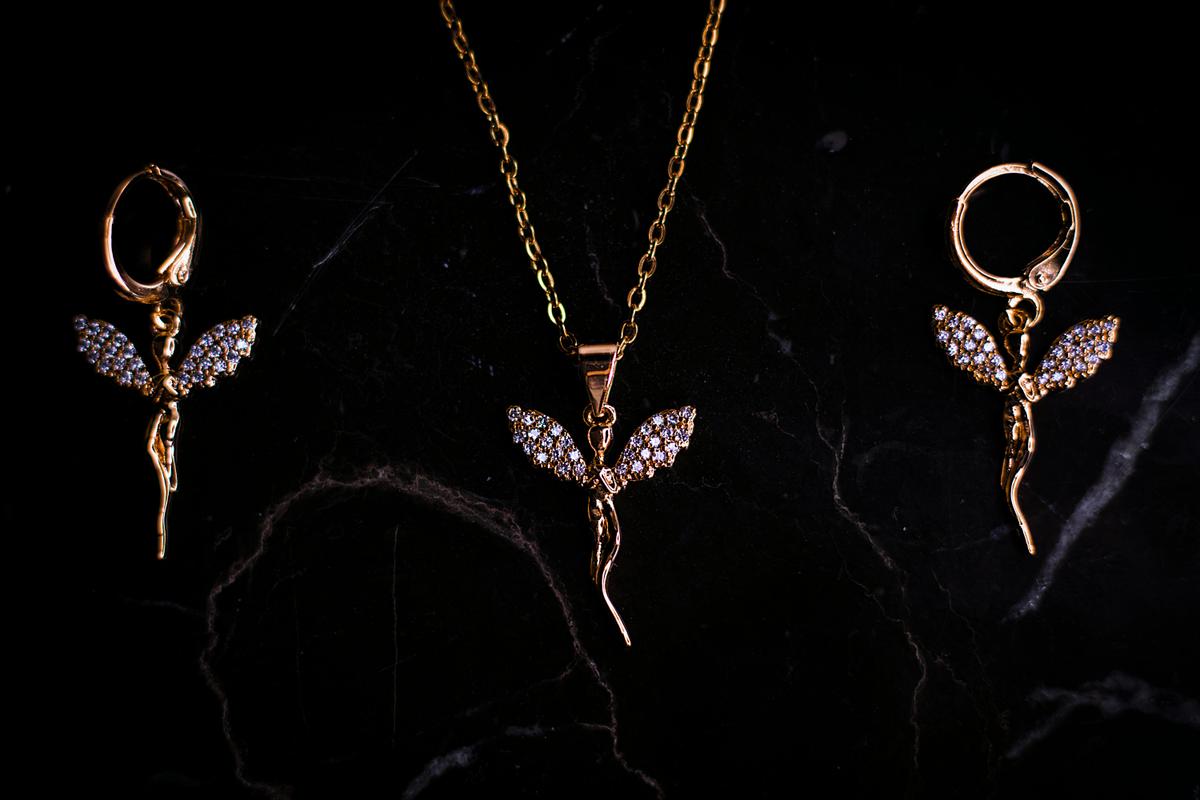 Goldkette auf Maßband